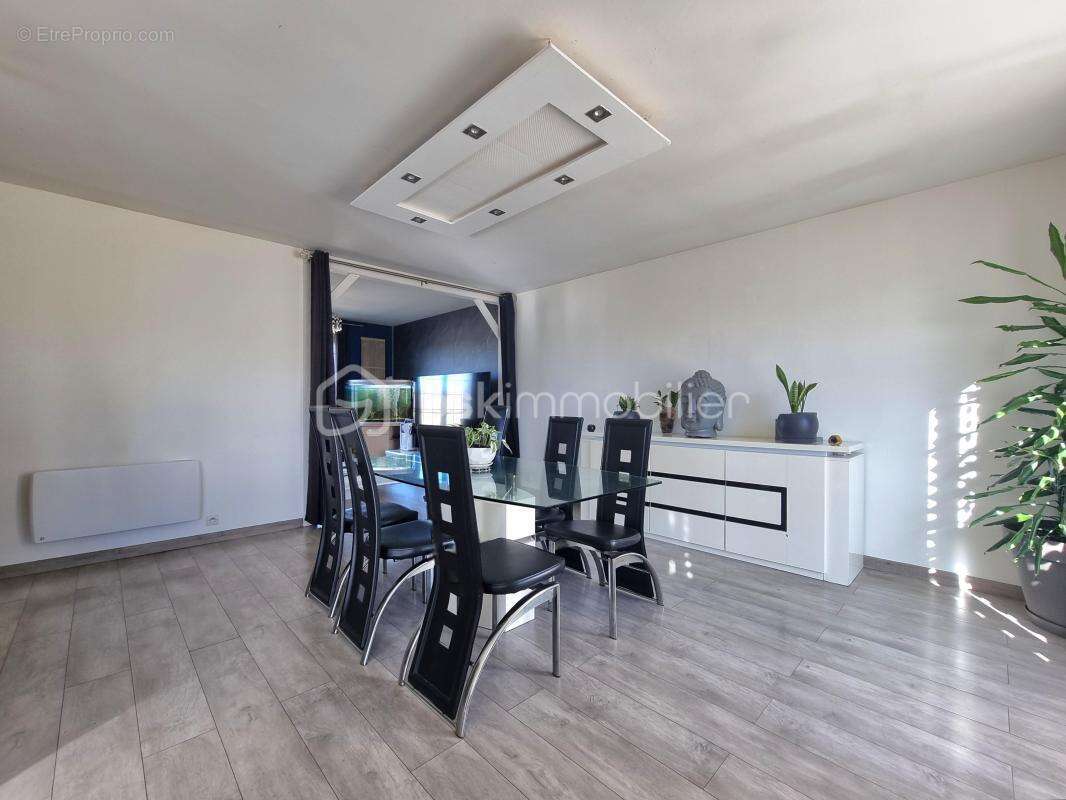 Maison à JOUY-LE-CHATEL