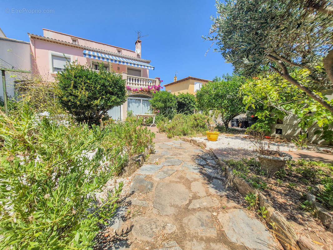 Maison de 4 chambres avec jardin en bord de mer - L'Ayguade - Hyères - photo 2