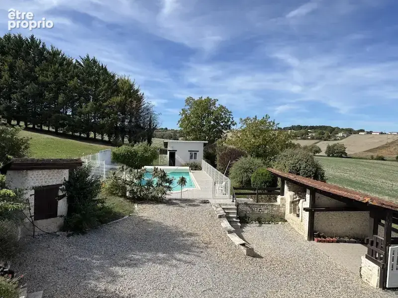 Belle maison de caractère avec piscine chauffée et grand jardin - photo 2