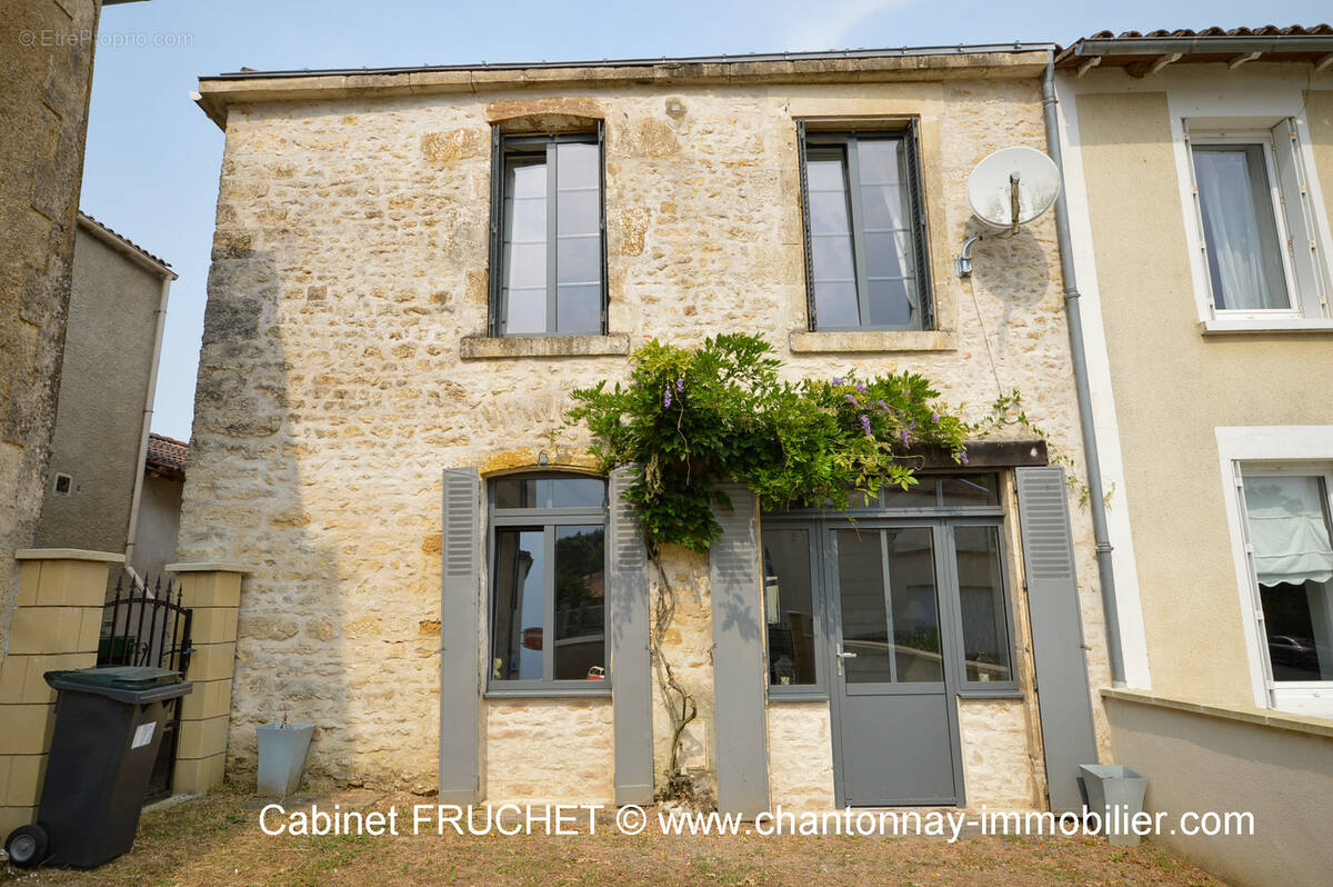 Maison à LA CAILLERE-SAINT-HILAIRE