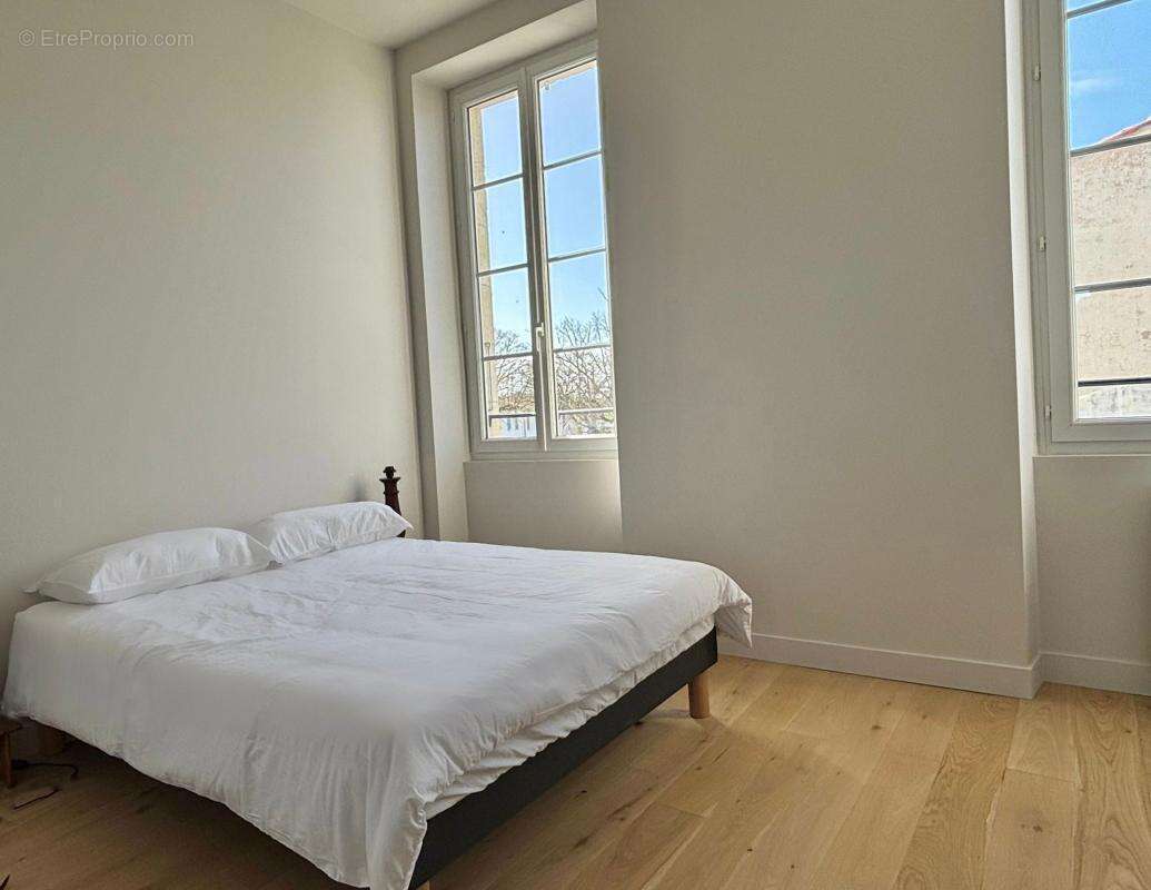 Maison À Vendre au cœur du centre-ville de Saint-Georges-d’Oléron - photo 6