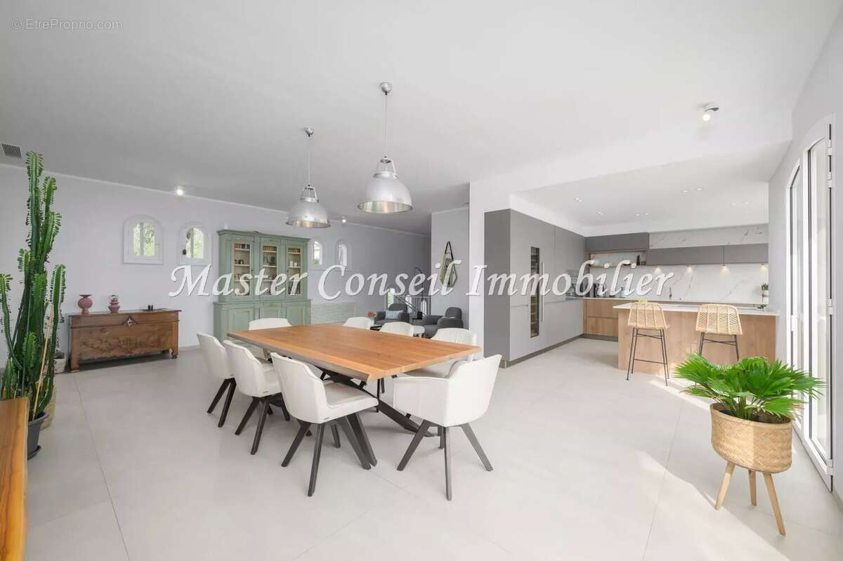 Vue Mer , Villa rénovée 280M²  contemporaine.  Parc arboré  2500M² - photo 3