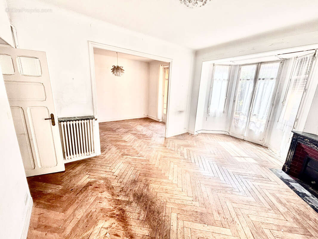 Cannes centre  t4 sud 151m2 bourgeois rez de jardin terrasse 97m2, garage - photo 7