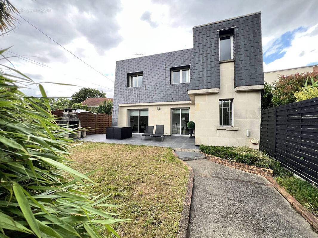 Maison à LIVRY-GARGAN