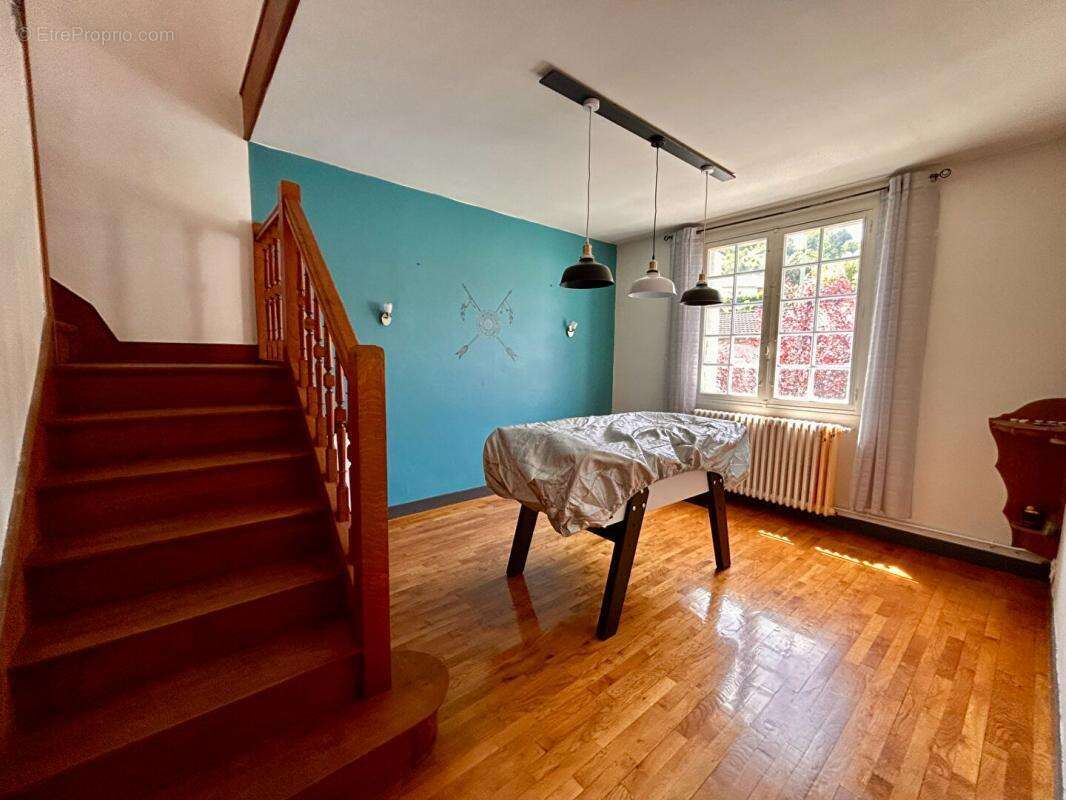 Maison à NOTRE-DAME-DE-SANILHAC