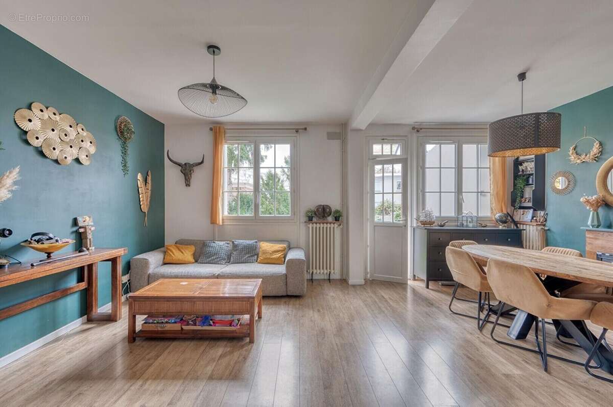 Maison à SURESNES