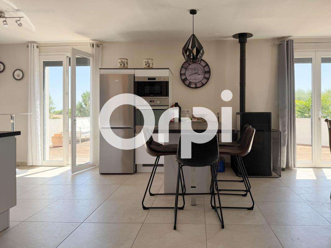 Maison familiale avec beau terrain et nombreuses surfaces annexes - photo 7
