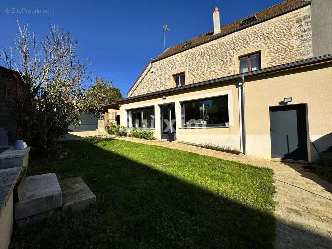 Maison à AVALLON
