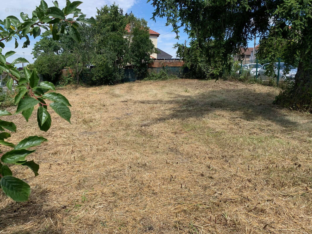 Terrain constructible clos et plat - photo 6