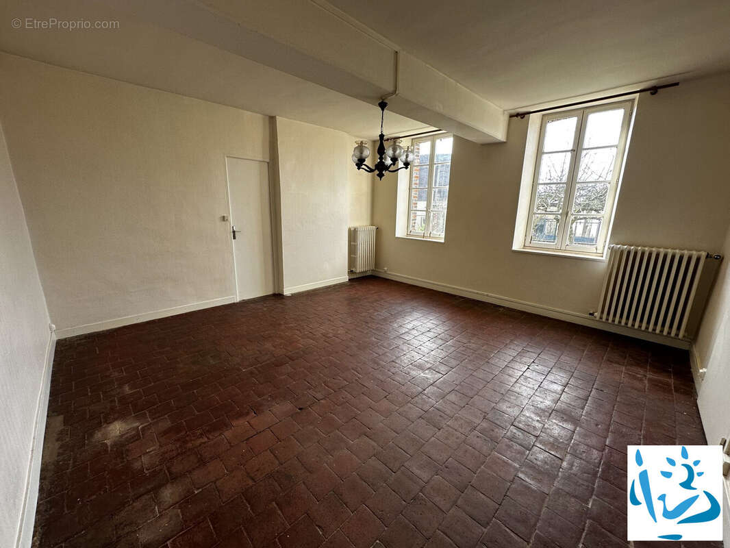 Maison à LA CELLE-SAINT-CYR