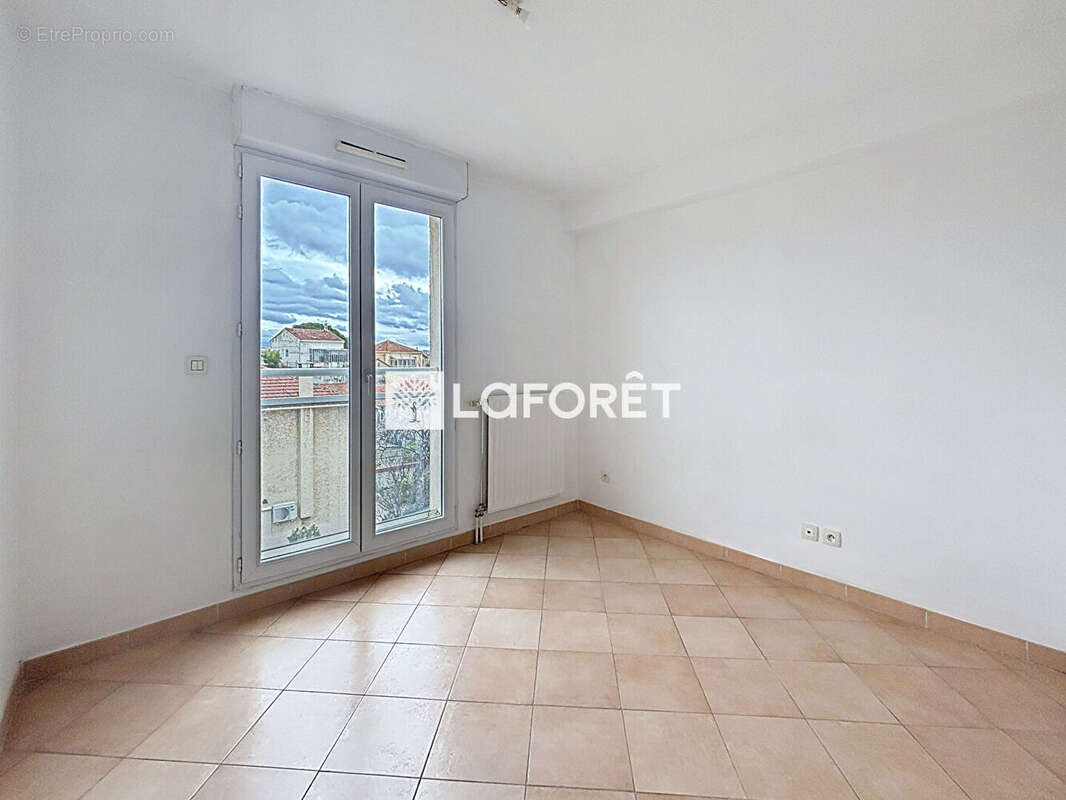 Appartement à MARSEILLE-5E