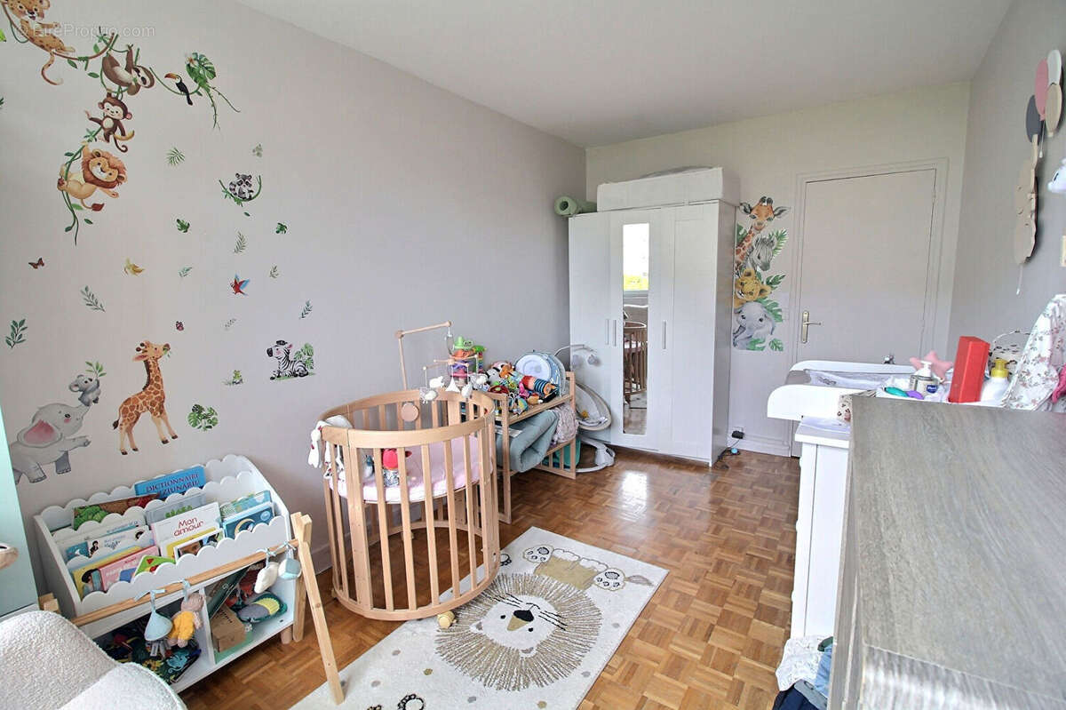 Appartement à LA GARENNE-COLOMBES