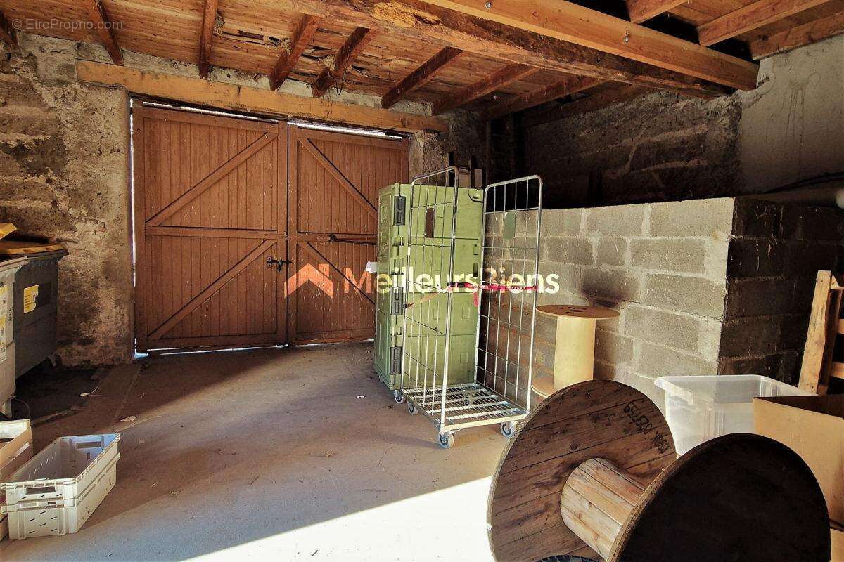 Commerce à LE BREUIL