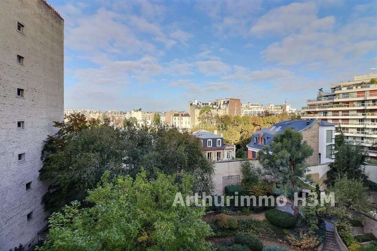 Appartement à PARIS-16E