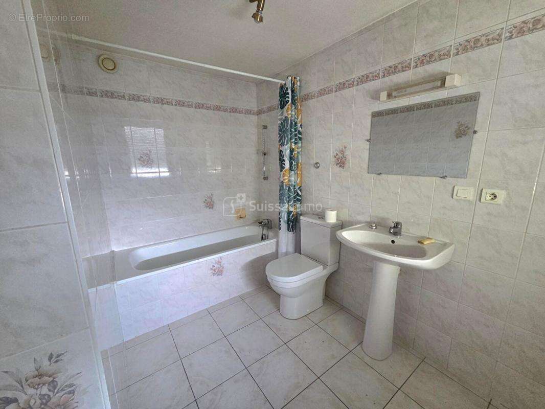 Appartement t3 67.7m² 139000 euros - photo 4