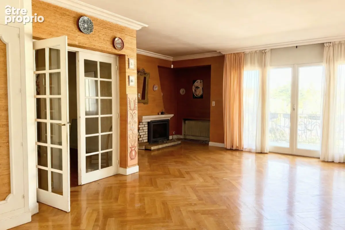 Maison Oyonnax 11 pièce(s) 255 m2 - photo 2