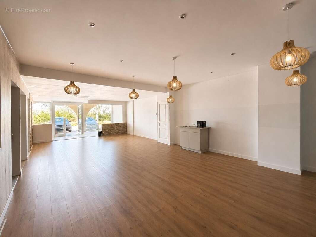 Commerce 116 m² à Biguglia  - photo 2