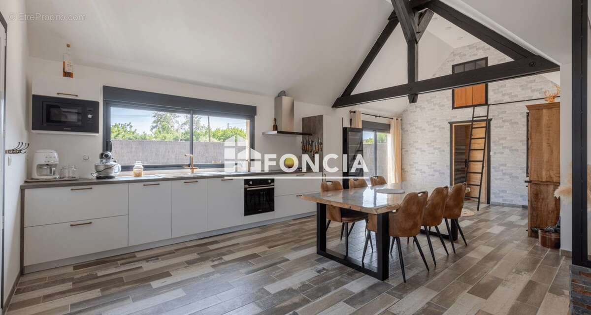 Commerce à NAZELLES-NEGRON