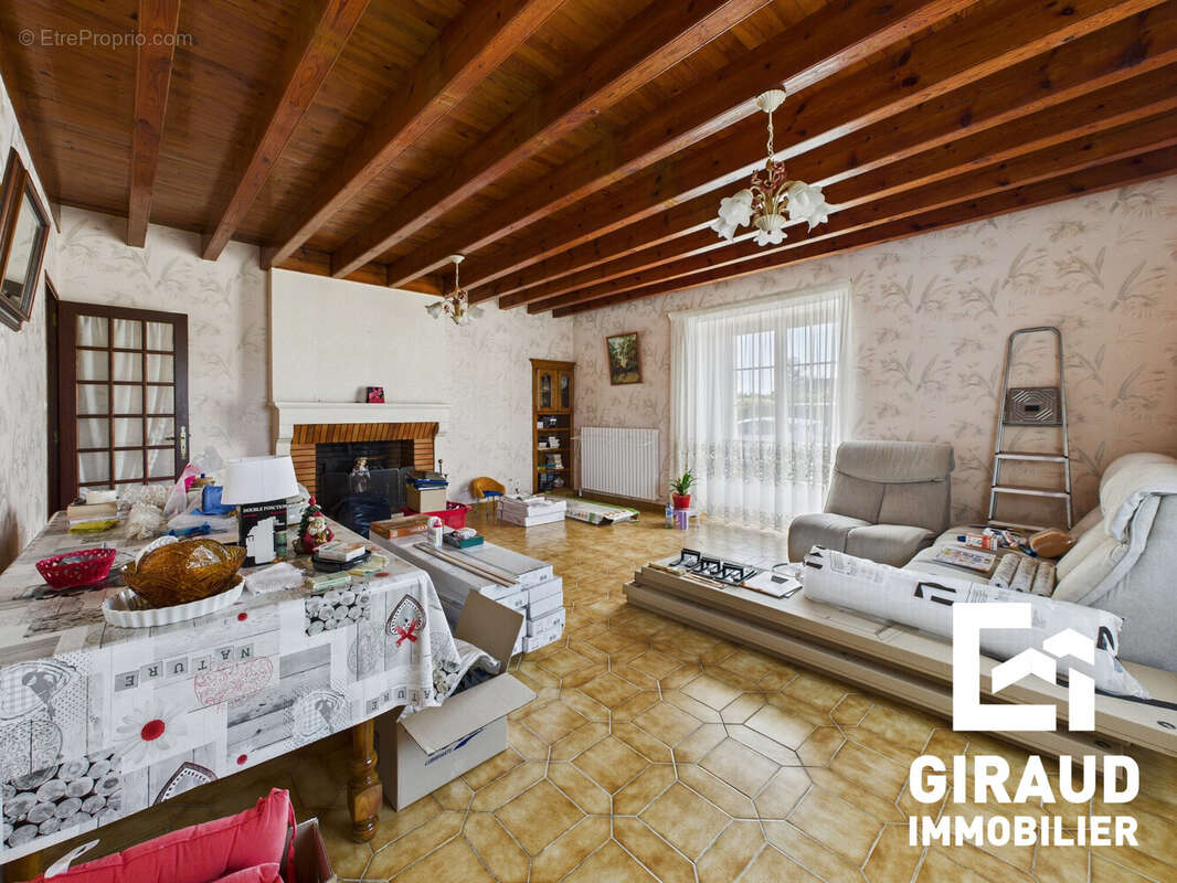 Maison à MOUZEUIL-SAINT-MARTIN