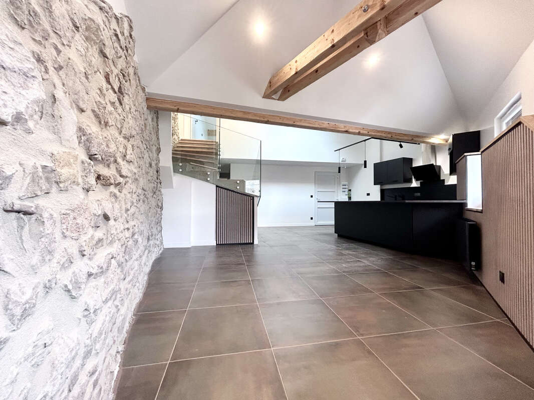 Appartement à YENNE