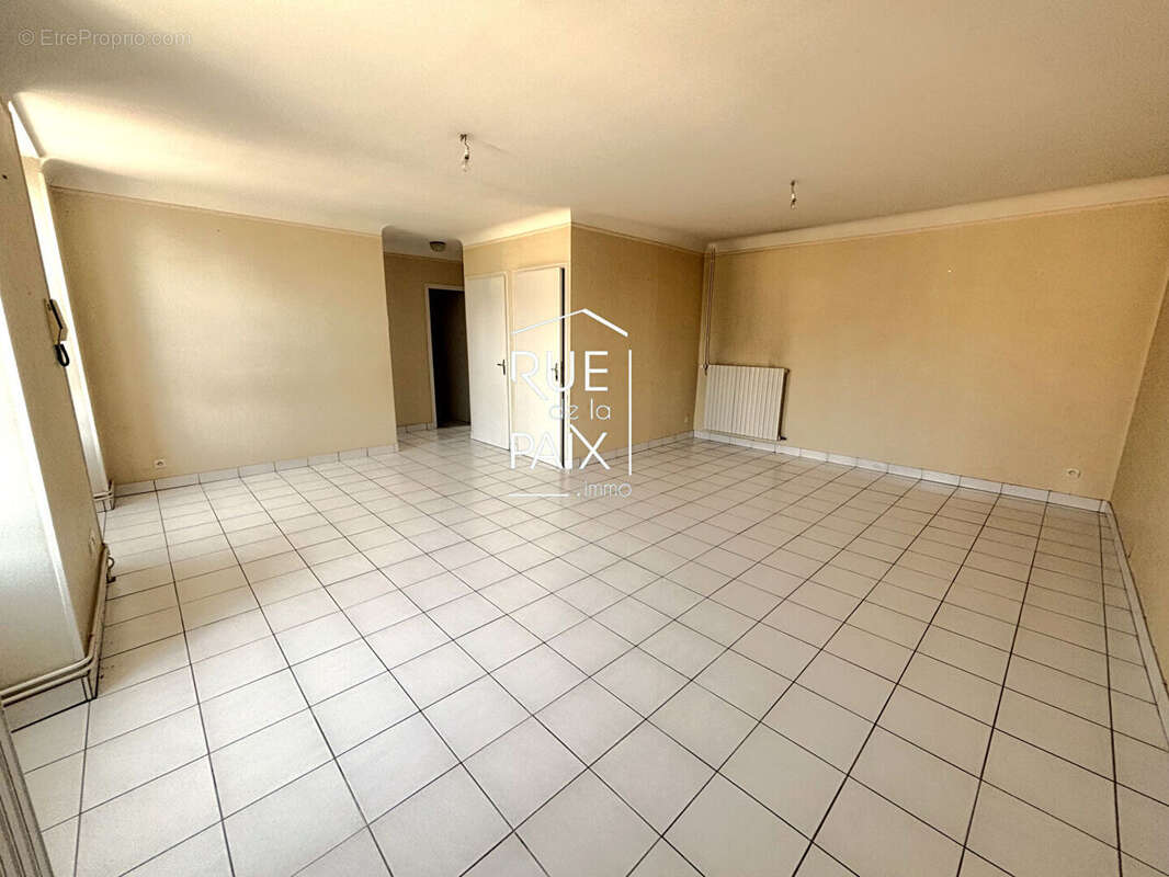 Appartement à VOUILLE