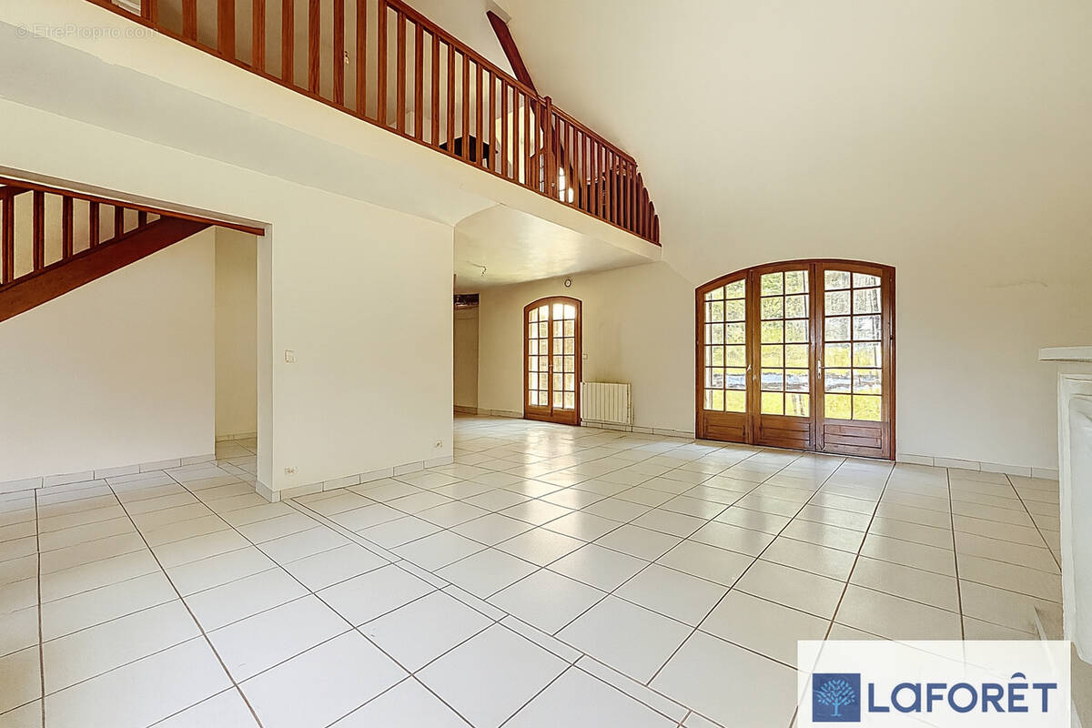 Maison à BAZOCHES-SUR-GUYONNE