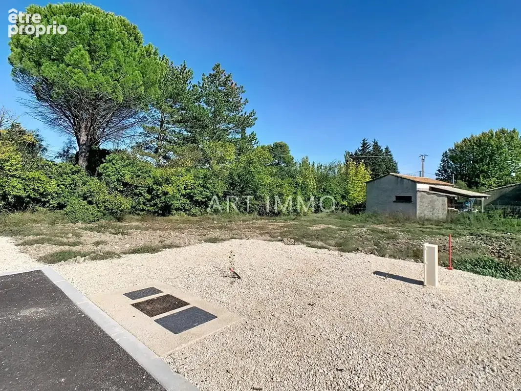 Terrain à CHATEAUNEUF-DE-GADAGNE