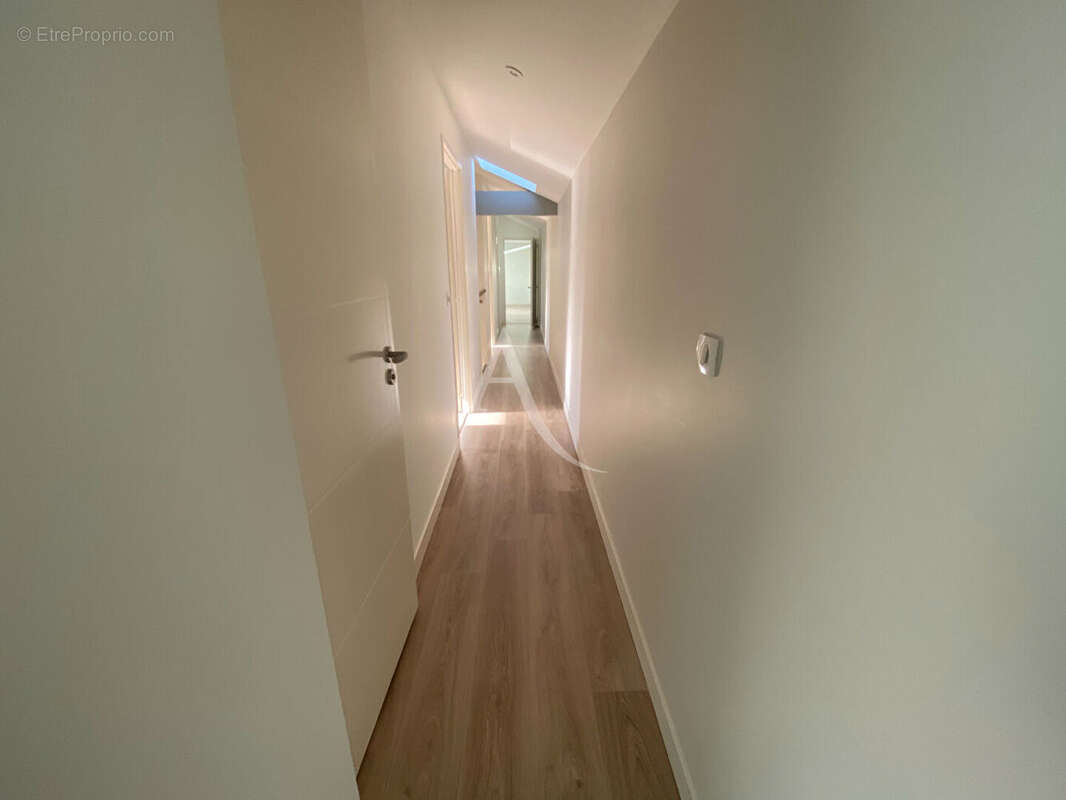 Maison à SAINT-LAURENT-DE-LA-PREE