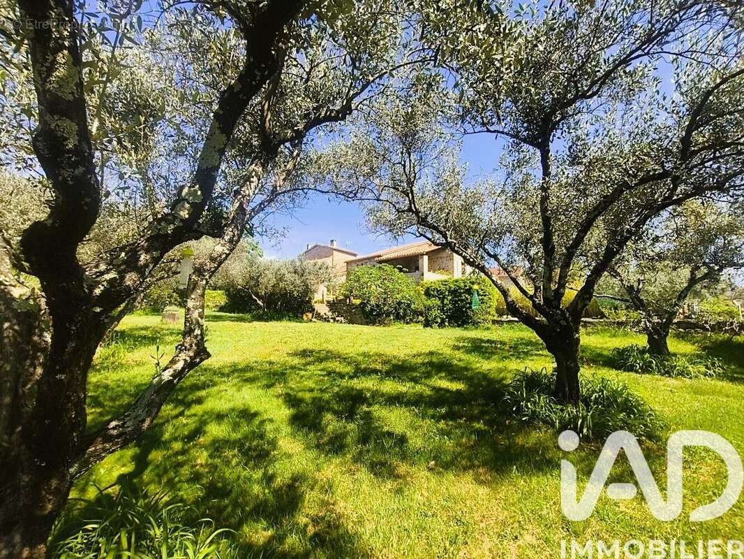 Maison 275 m² à Payzac  - photo 2