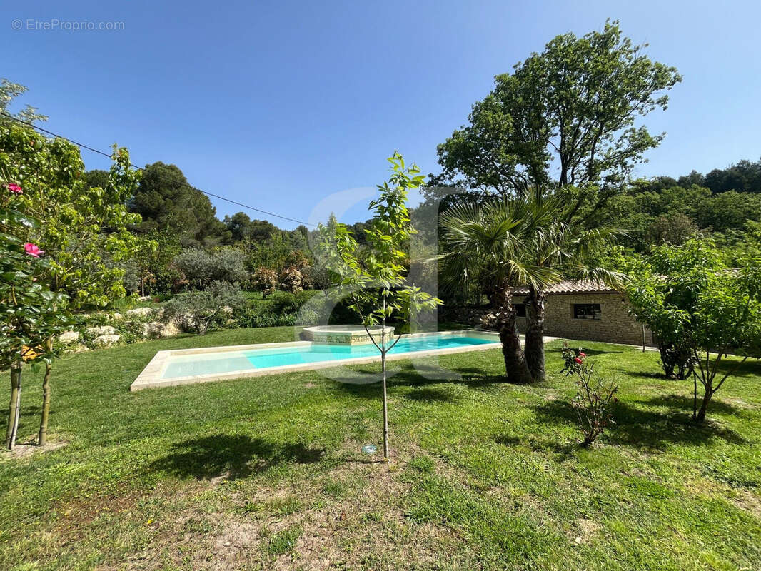 Maison à L'ISLE-SUR-LA-SORGUE