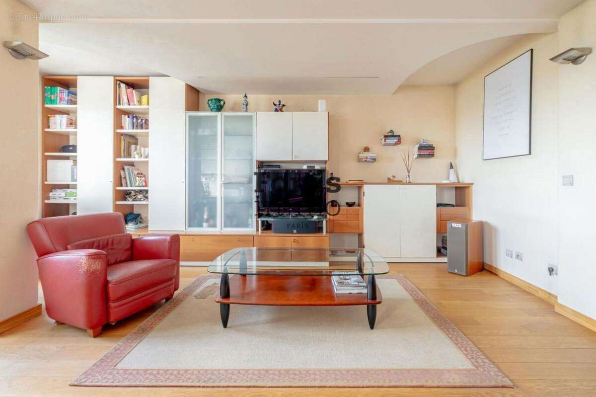 Appartement à CHARENTON-LE-PONT