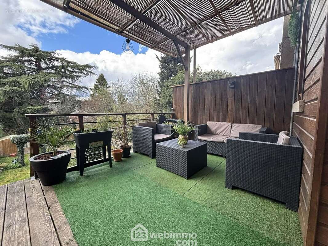 De 14,8 m2, sans vis-à-vis, - Maison à CHATELLERAULT