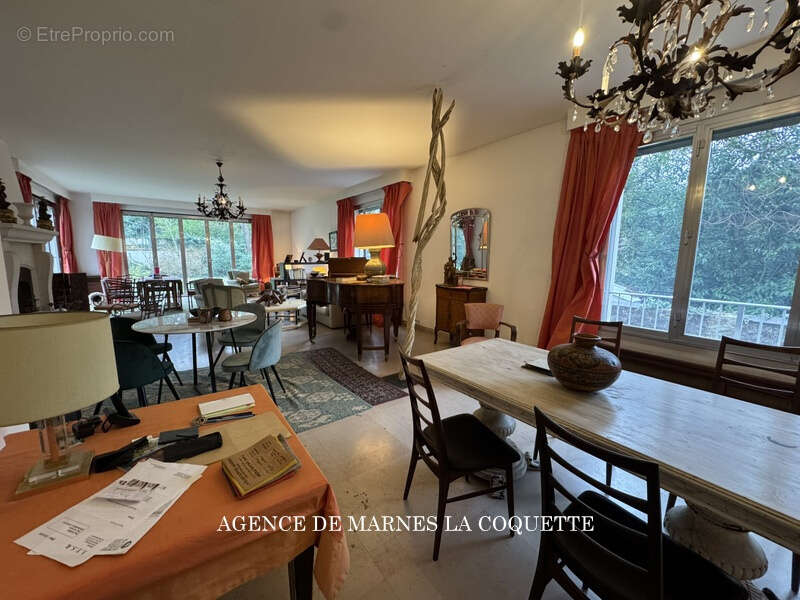 Appartement à MARNES-LA-COQUETTE