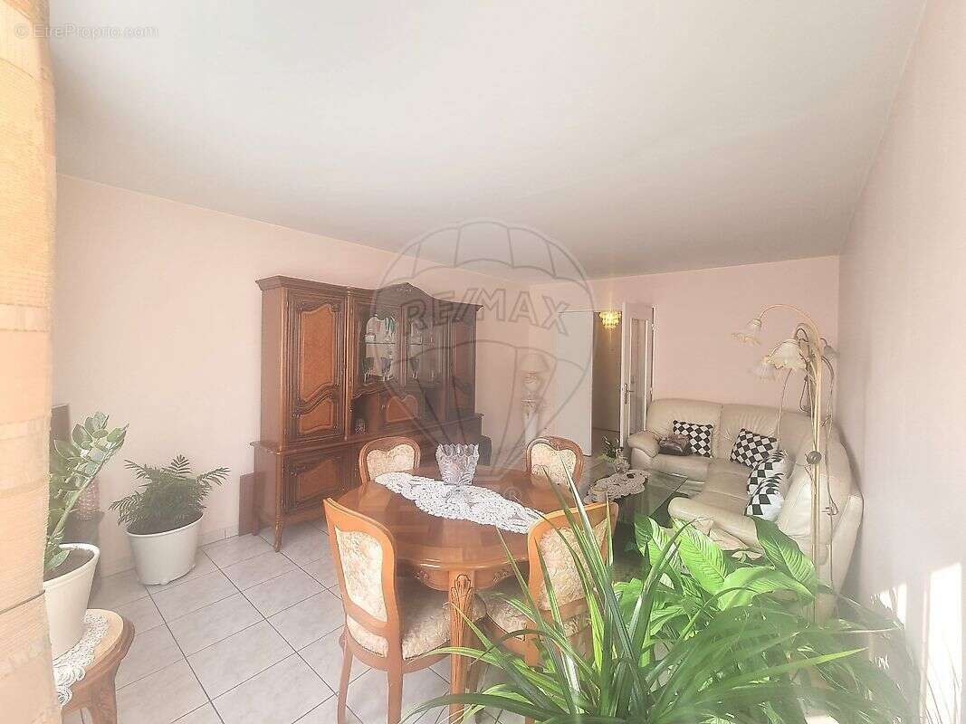 Appartement à LE BLANC-MESNIL