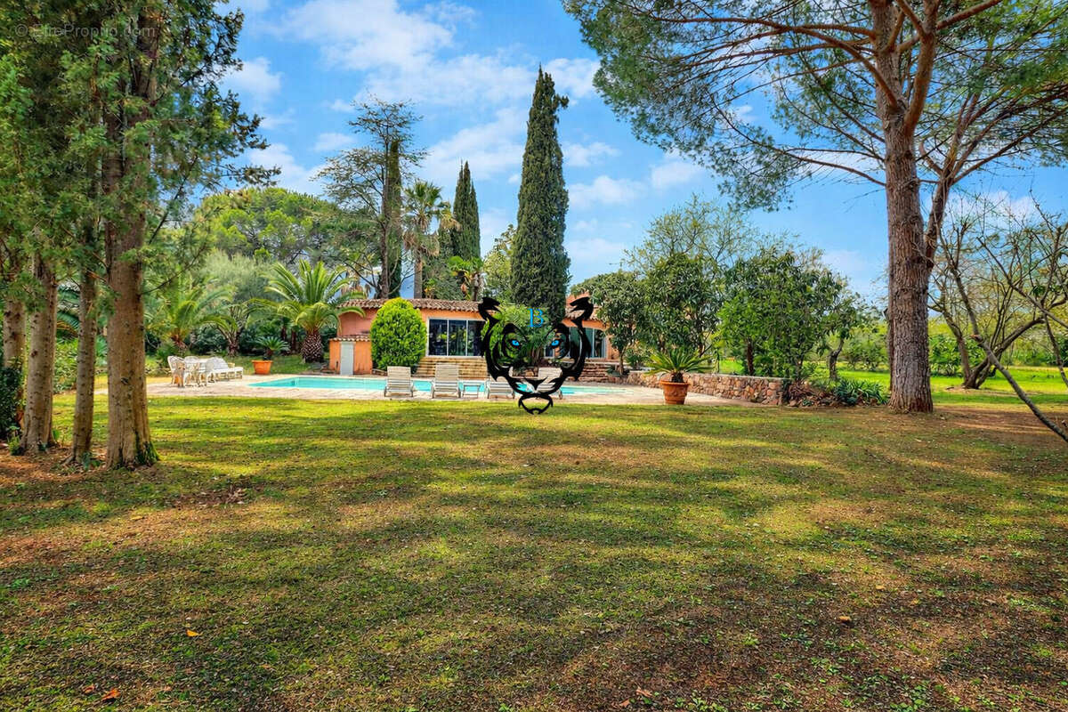 Maison à ROQUEBRUNE-SUR-ARGENS