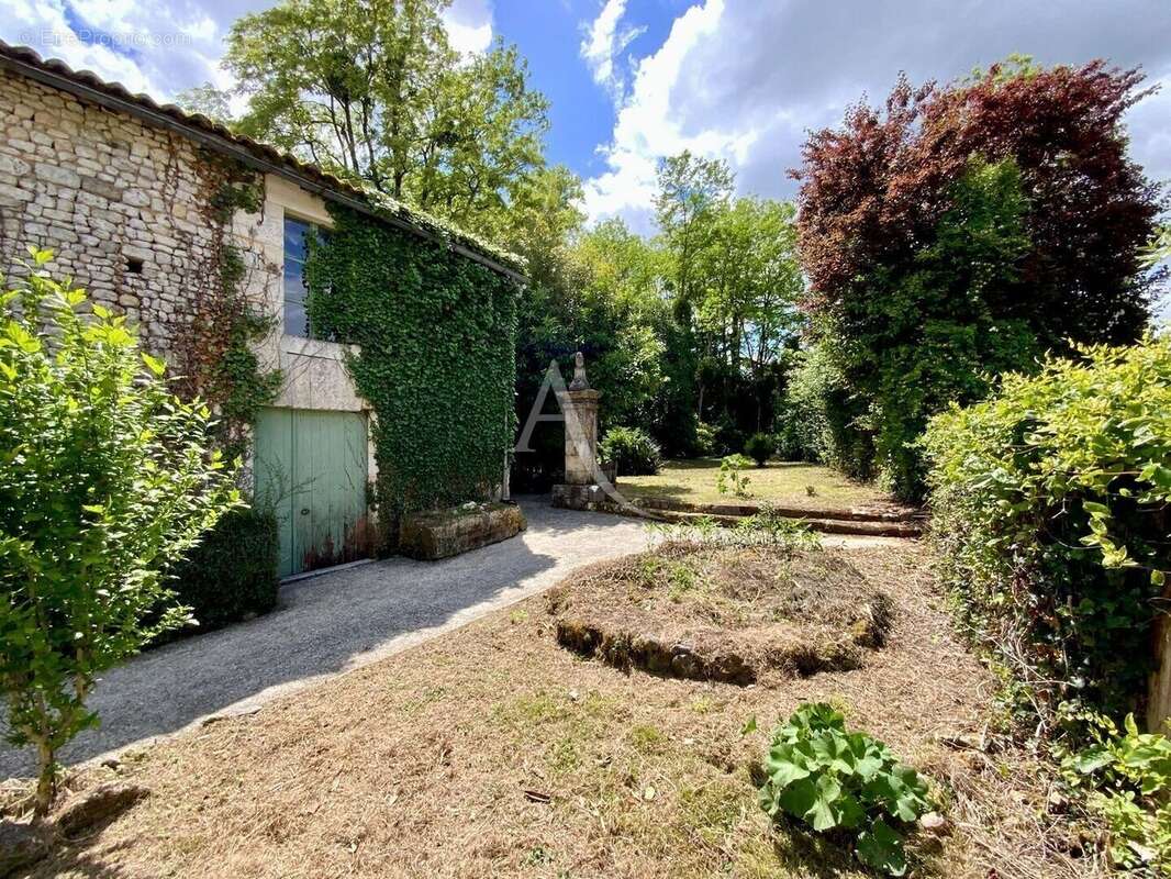 Maison à JONZAC