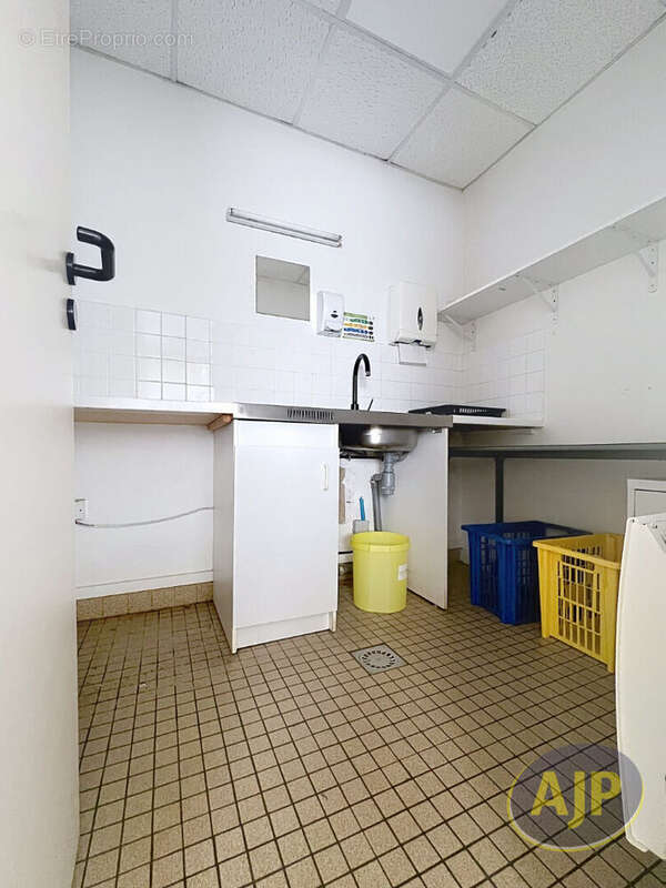 Local commercial Segre - photo 10