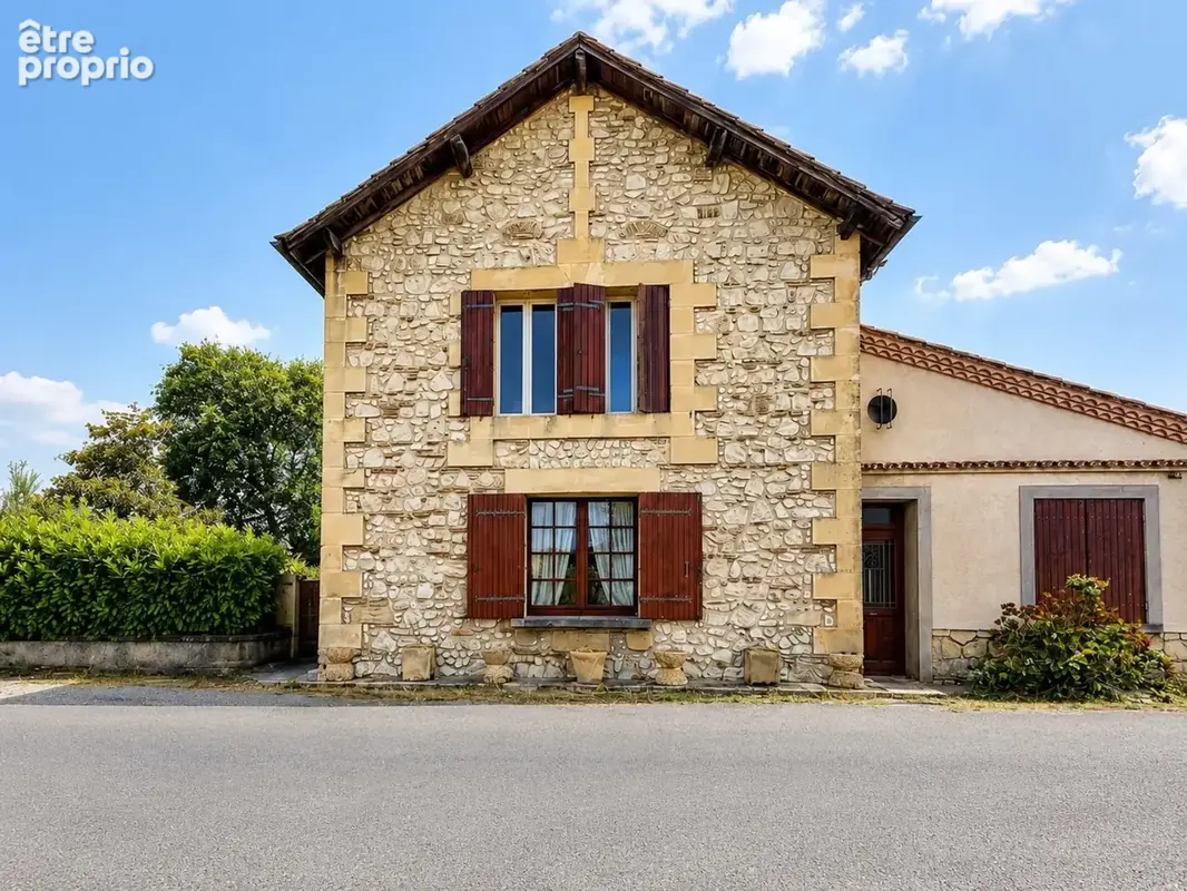 SAINT-PIERRE D'EYRAUD Maison à vendre 240 m2 - 8 pièces-6 chambres- 4 garages- 2 ateliers (24) - photo 14