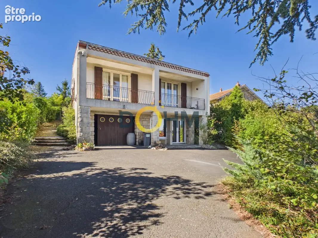 Brioude centre-ville   Maison de 146 m2 sur parc arboré de 1 317 m2 - photo 1