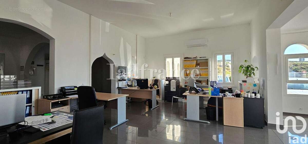 Photo 8 - Commerce à VILLEMOLAQUE