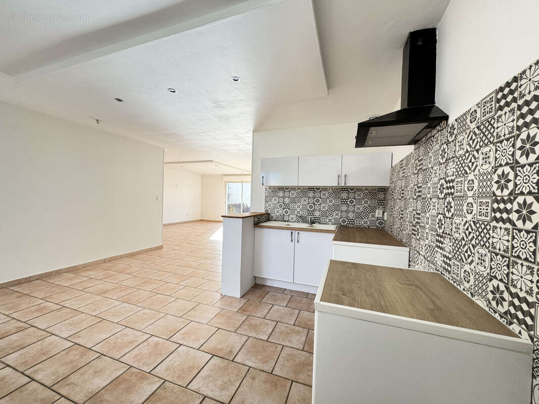 Maison à BARBEZIEUX-SAINT-HILAIRE