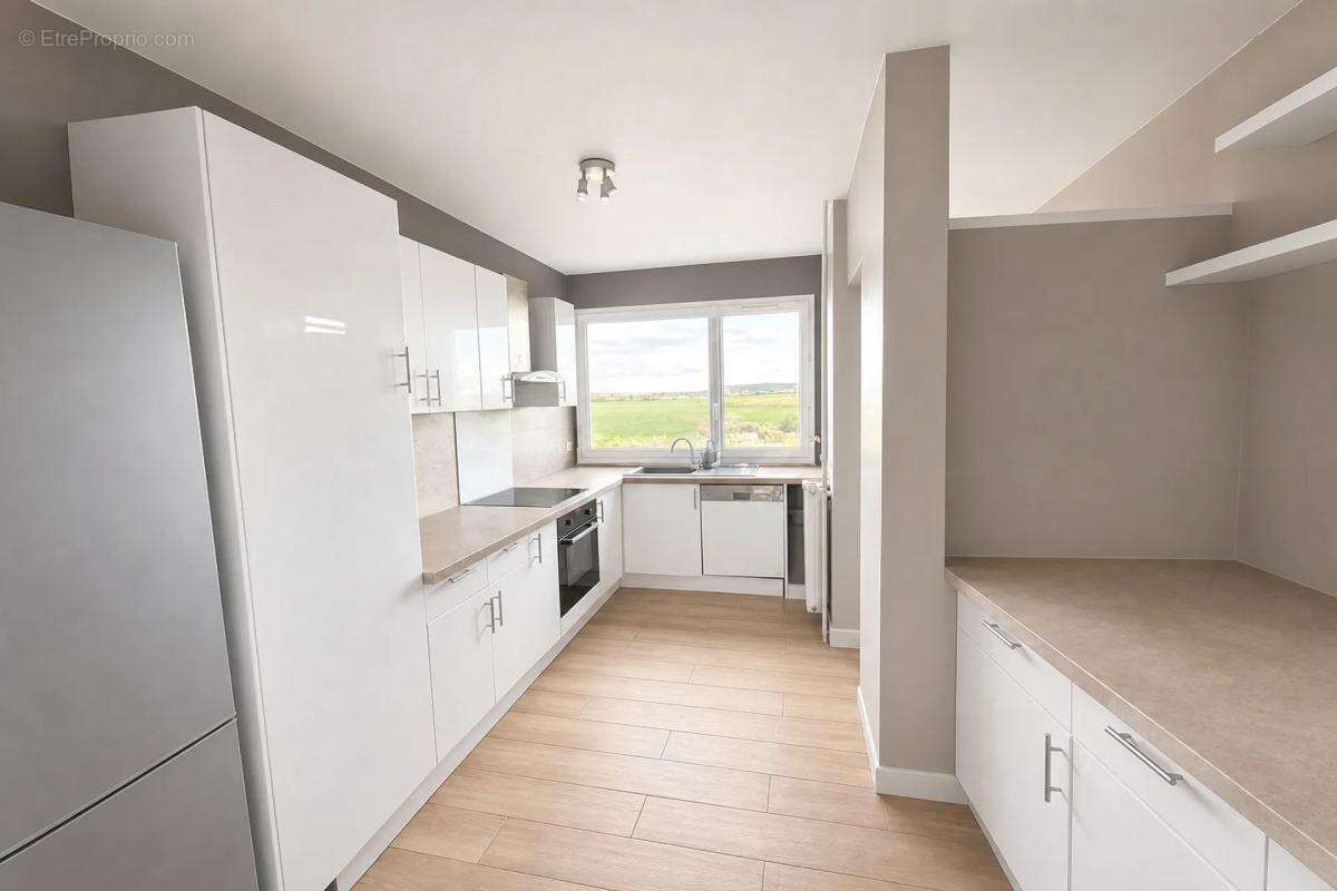 Grand appartement rénové de 5 pièces, cave à Melun - photo 4