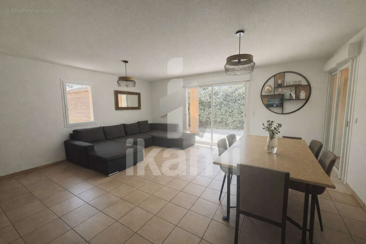 Maison à ROQUEBRUNE-SUR-ARGENS