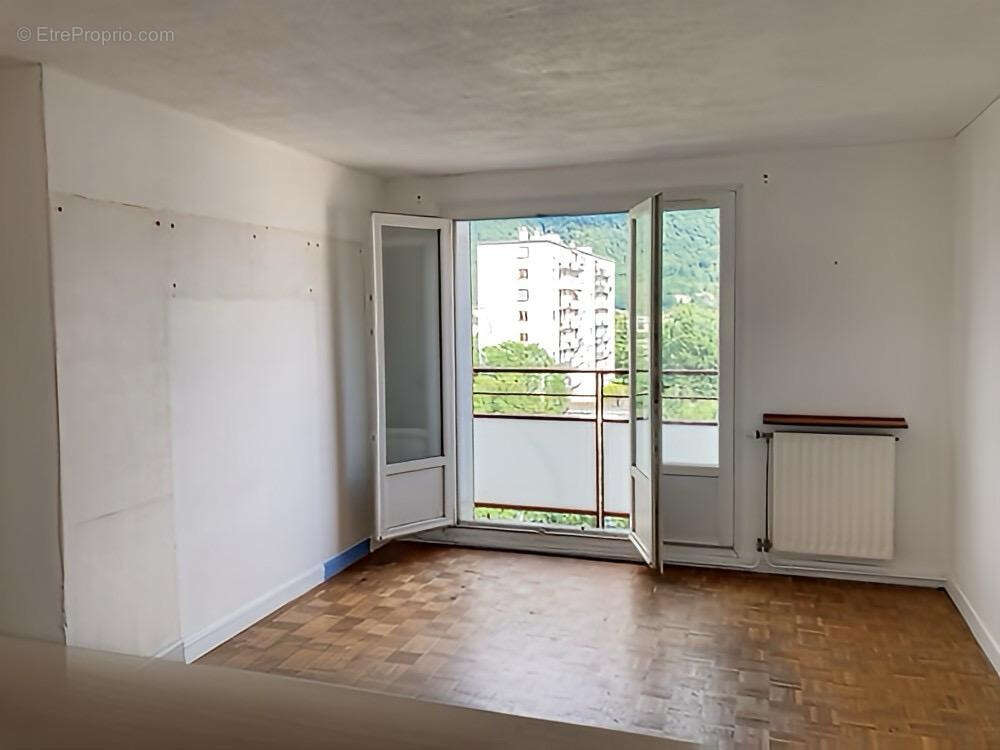 Appartement à SAINT-MARTIN-D&#039;HERES