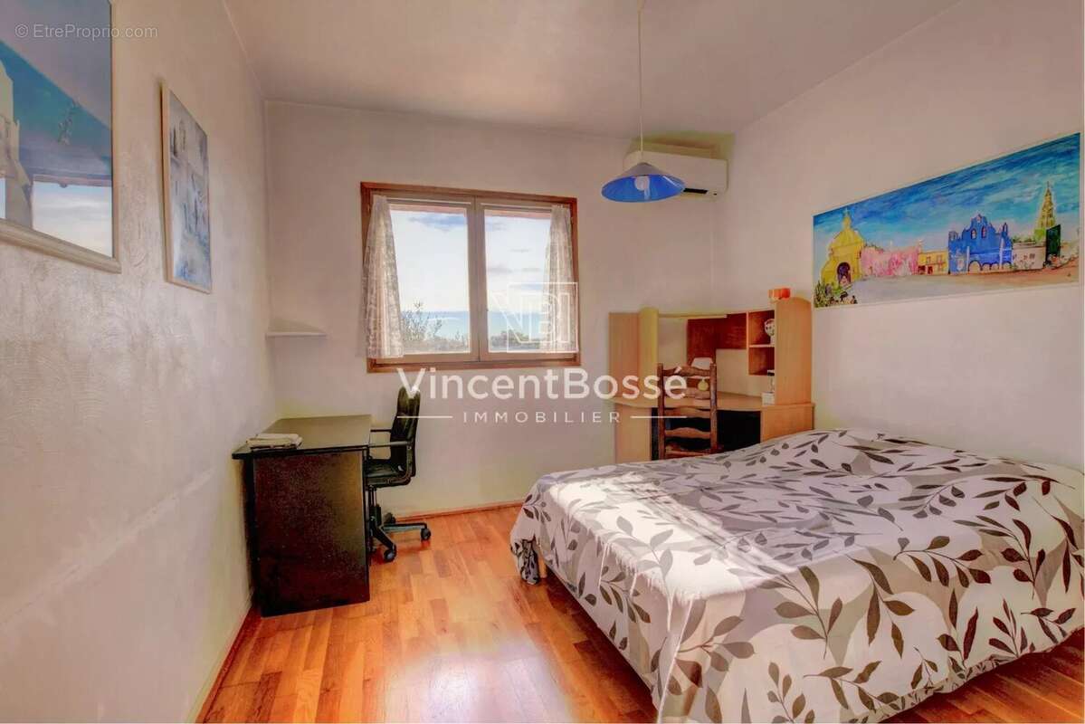 Maison à SAINT-LAURENT-DU-VAR