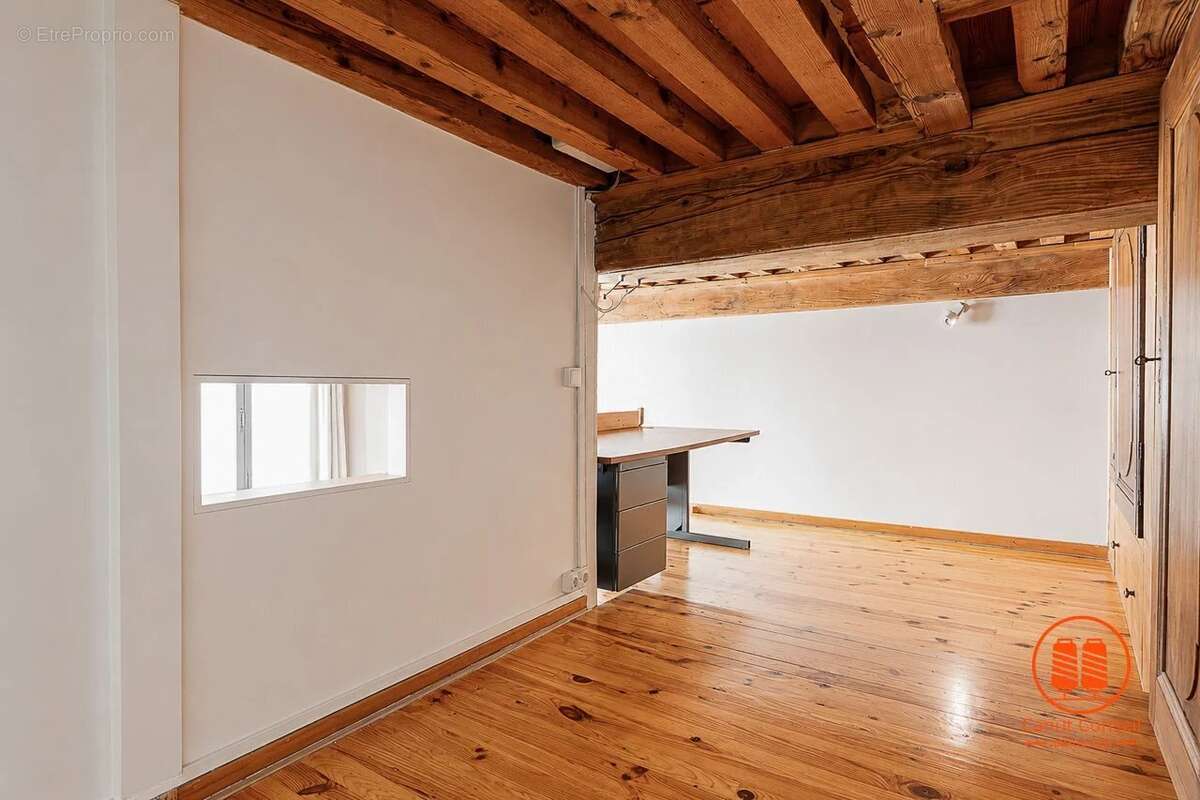 T3 avec cachet de 68 m² (1 chambre + 1 alcôve) - photo 8