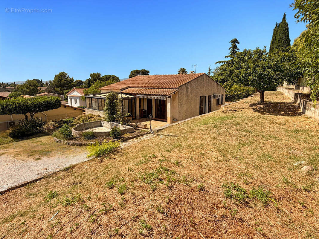 A VENDRE EN EXCLUSIVITÉ Maison T4 de 110 m² sur une belle parcelle de 1015 m² secteur des Aubagnens 13190 Allauch - photo 3