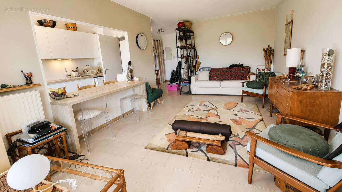 Antibes Combes - Appartement d'angle  3 pièces 65 m2 - Dernier étage - photo 4