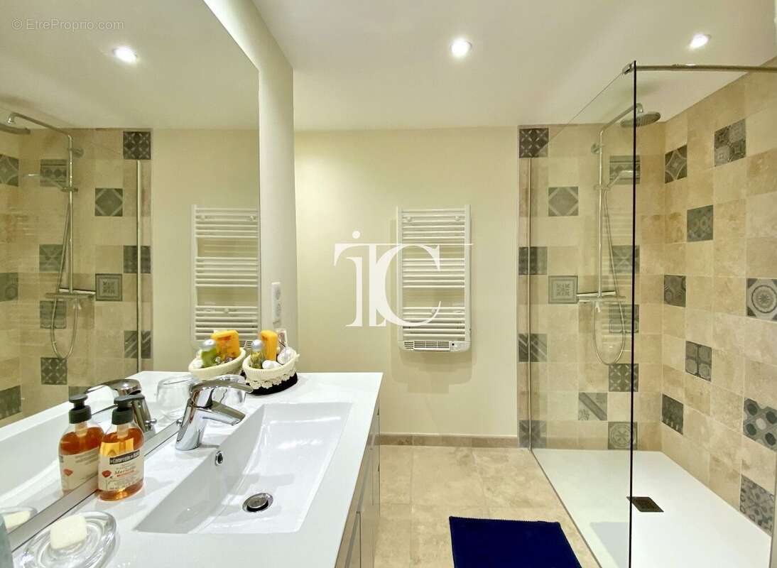 Maison à ALLEGRE-LES-FUMADES