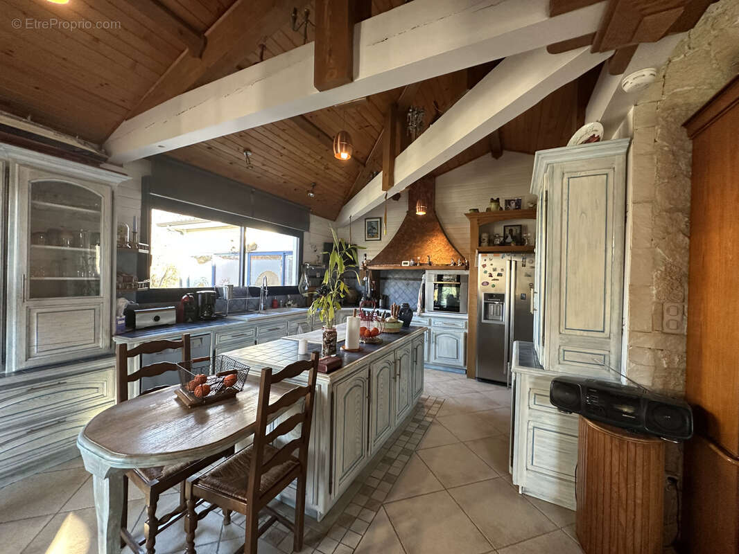 Maison à LA ROCHE-CHALAIS